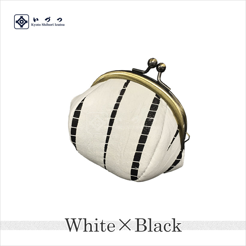 正絹絞りがま口 可愛らしい鹿の子絞りの生地を使用したがま口です。 小銭入れや